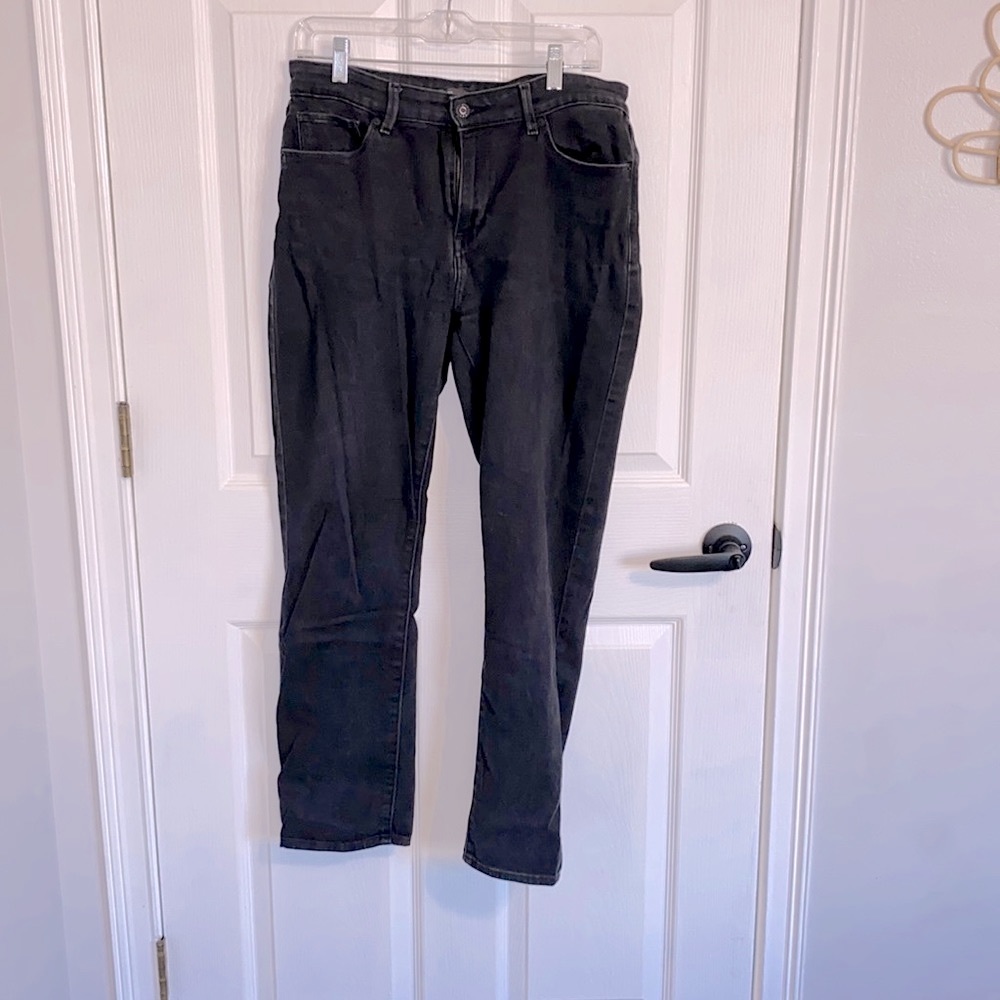 Levi’s Ladies Vtg Black Jeans, Size 12/31W, in EUC no defects no tears or stains